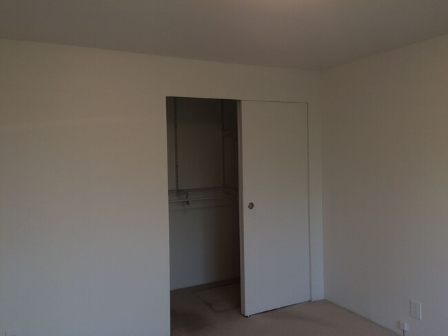 Building Photo - PENDING APPLICATIONS! Single Family Home i...