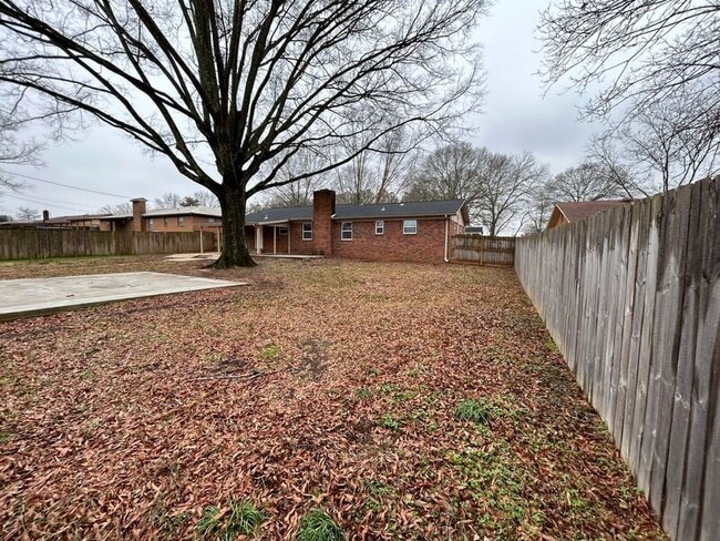 Building Photo - 2026 Woodmead St SW