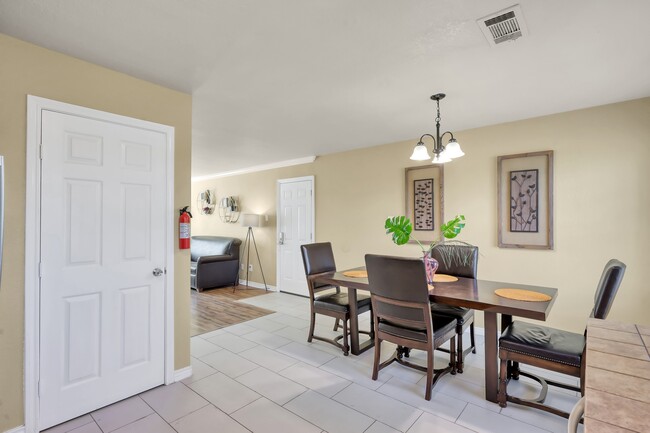 Building Photo - 125 Pine St