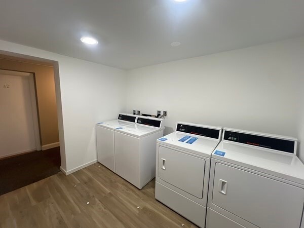 Building Photo - 303 Broadway