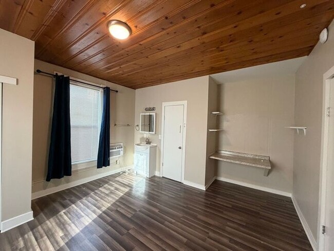 Building Photo - 527 Nevada St