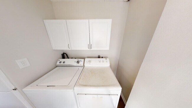 Building Photo - 6126 Dorothy Dr