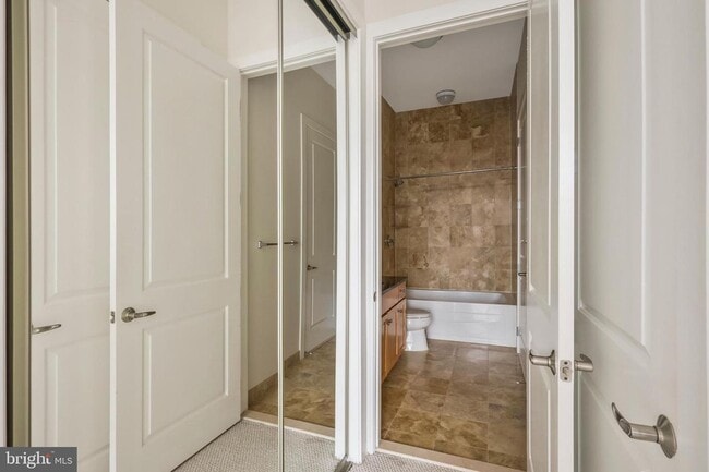 Building Photo - Welcome home to one of Arlington's most sought after neighborhoods.