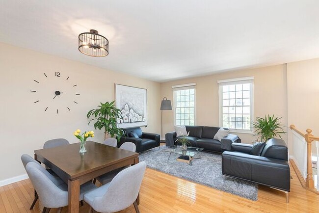 Building Photo - Beautiful 3 Bed Townhome In the Heart Of Village Of West Clay!