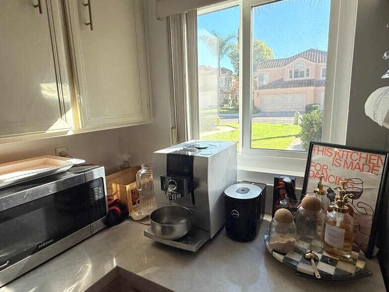 Building Photo - 2109 Northshore Dr