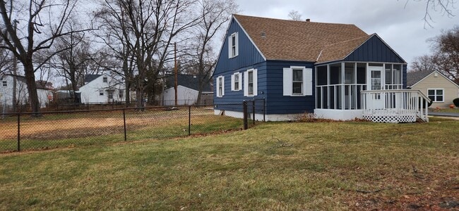 Building Photo - 532 Anna Ave