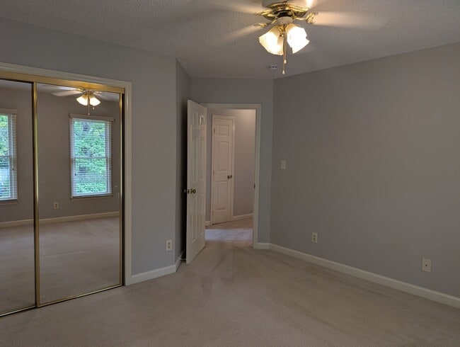 Building Photo - Beautiful home located on a cul-de-sac  in...