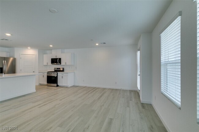 Building Photo - 6229 Mangler St