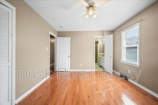 Building Photo - 209 Hampton Rd