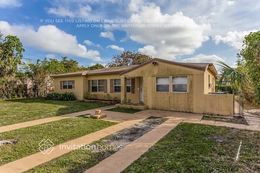 Building Photo - 457 E Melrose Cir