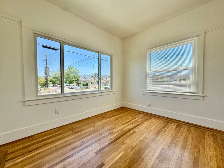 Building Photo - 835 40th St