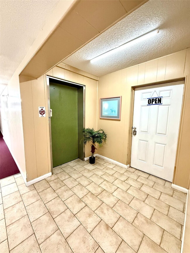 Building Photo - 4821 NW 22nd Ct