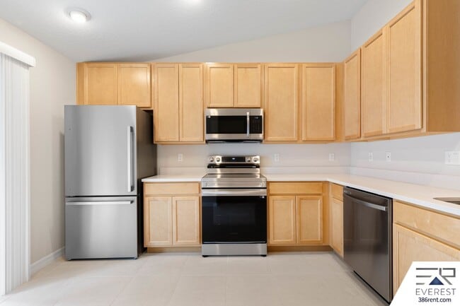 Building Photo - FULLY FENCED, LIKE- NEW 3/2/1 TOWNHOUSE ON A CUL DE SAC IN BEAUTIFUL SEMINOLE WOODS