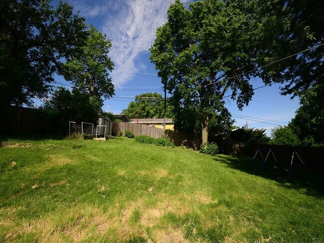 Building Photo - 2108 S 46th St