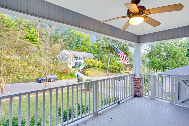 Building Photo - 1607 Knickerbocker Ave