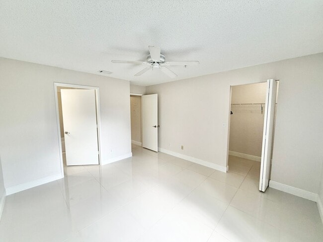Building Photo - ** IBIS CLUB ** 1 BED / 1 BATH - CONDO - GATED COMMUNITY - SMALL PET OK! - ANNUAL RENTAL