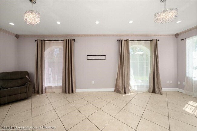 Building Photo - 1110 Hotiyee Ave