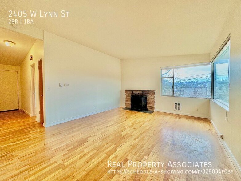 Building Photo - 2405 W Lynn St