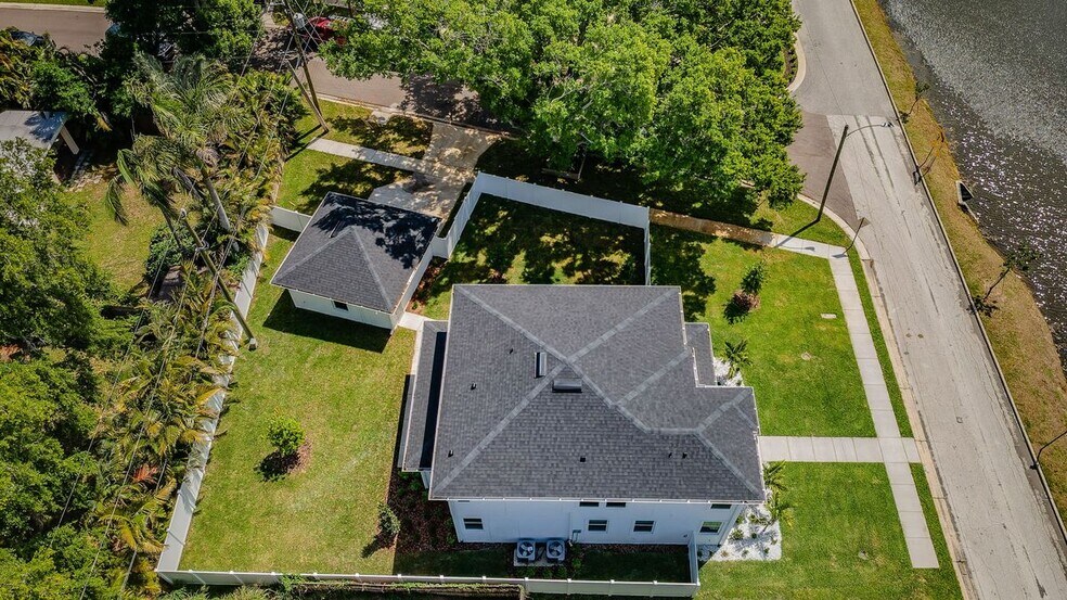 Building Photo - 1701 25th Ave N