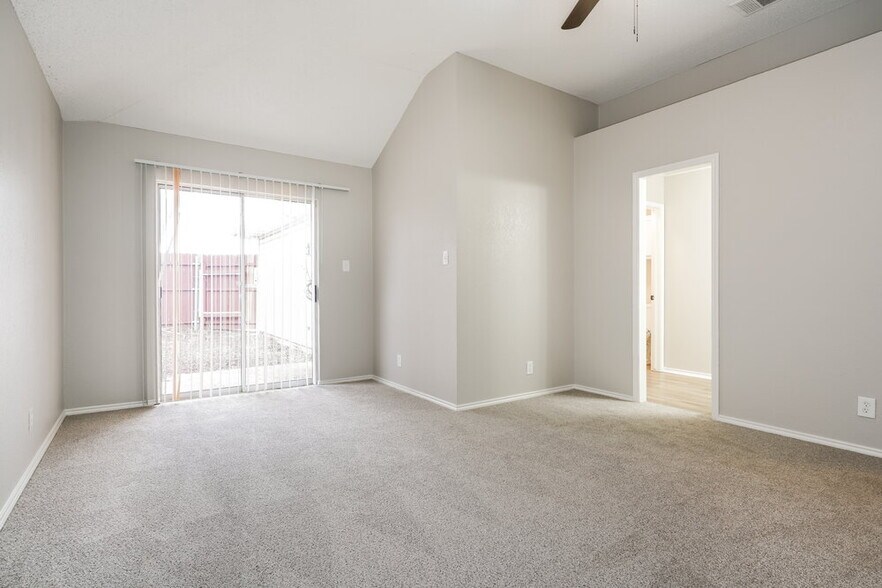 Building Photo - 709 Greenridge Dr