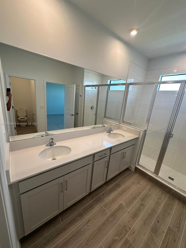 Building Photo - 14051 SW Thorens Dr