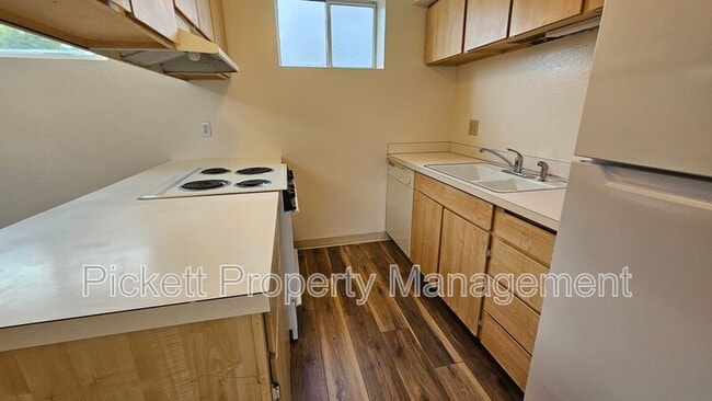 Building Photo - 1621 Trenton Ave