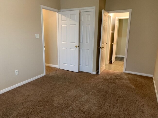 Building Photo - Beautiful 4 bed home in Northwest Bakersfi...