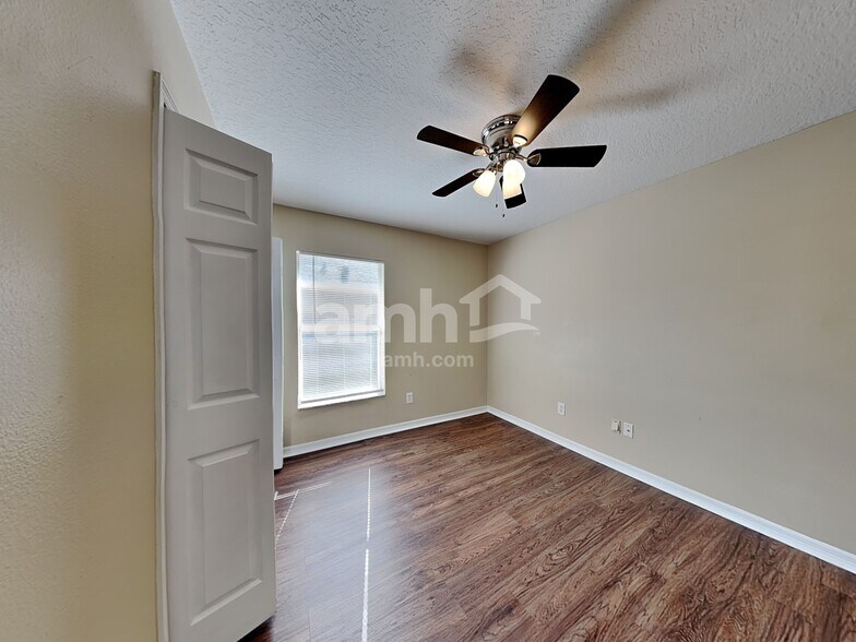Building Photo - 10942 Brown Trout Cir