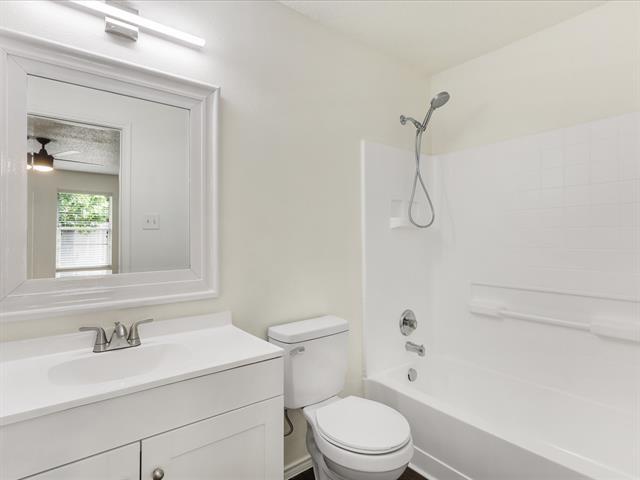 Building Photo - 4816 Waterford Dr