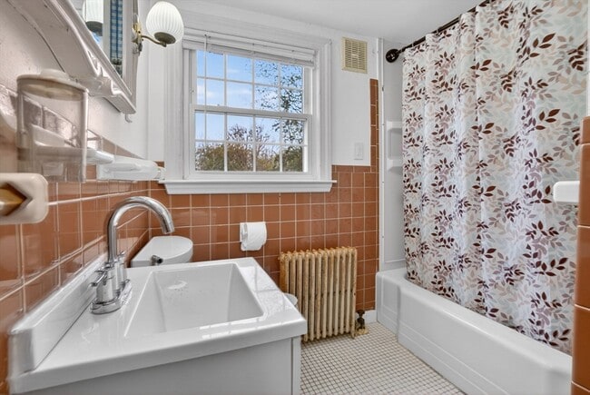 Building Photo - 13 Pleasant St