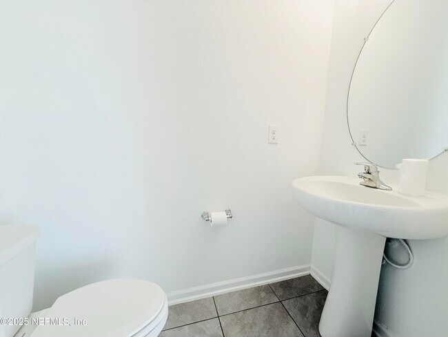 Building Photo - 8334 Zenith Cir