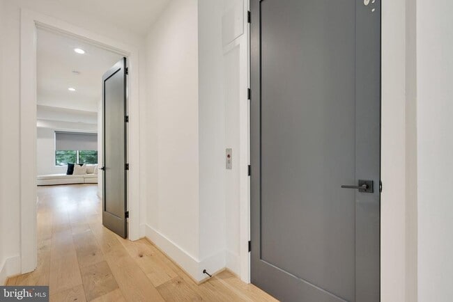 Building Photo - 1452 Buena Vista Ave