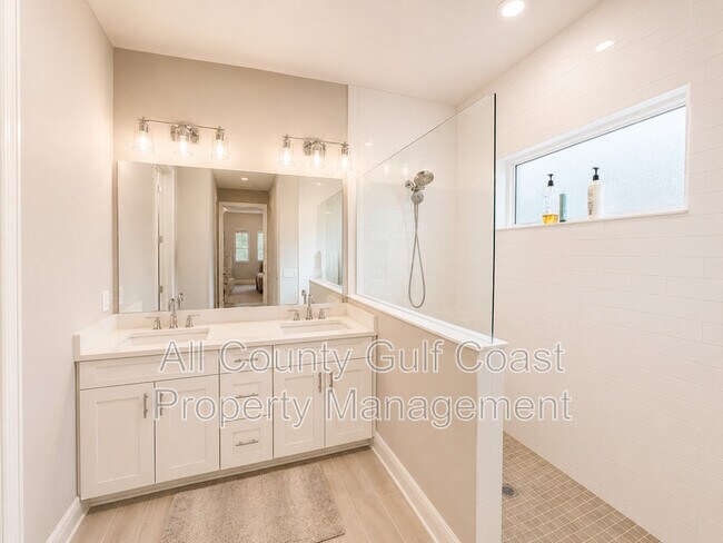 Building Photo - 10194 Canaveral Cir