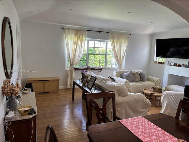 Primary Photo - 7515 Dickens Ave