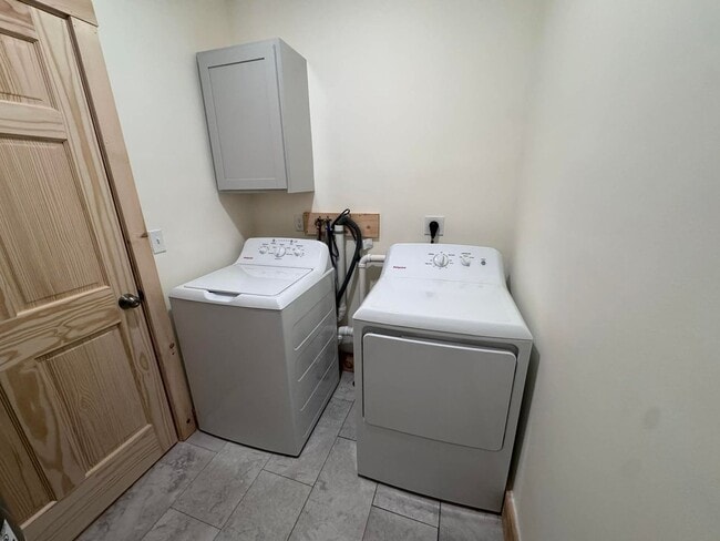 Building Photo - Meadow Woods