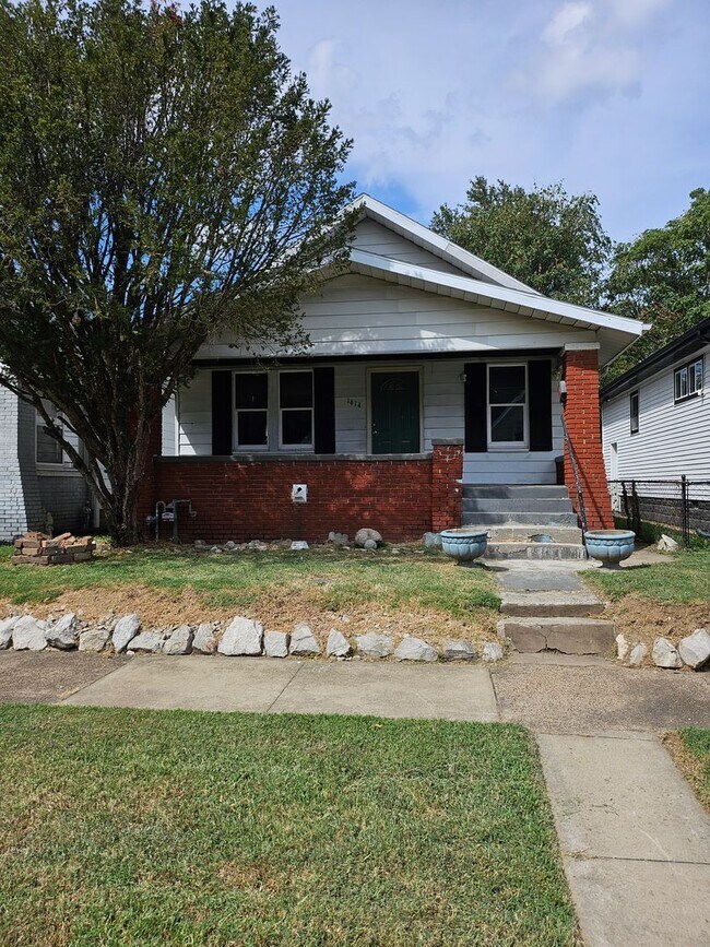 Building Photo - 1414 E Sycamore St