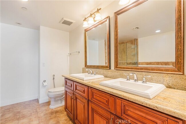 Building Photo - 1835 S Barrington Ave