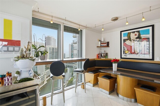 Building Photo - 16500 Collins Ave