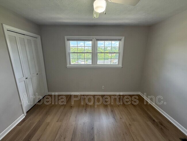 Building Photo - 956 Kendrick Creek Rd