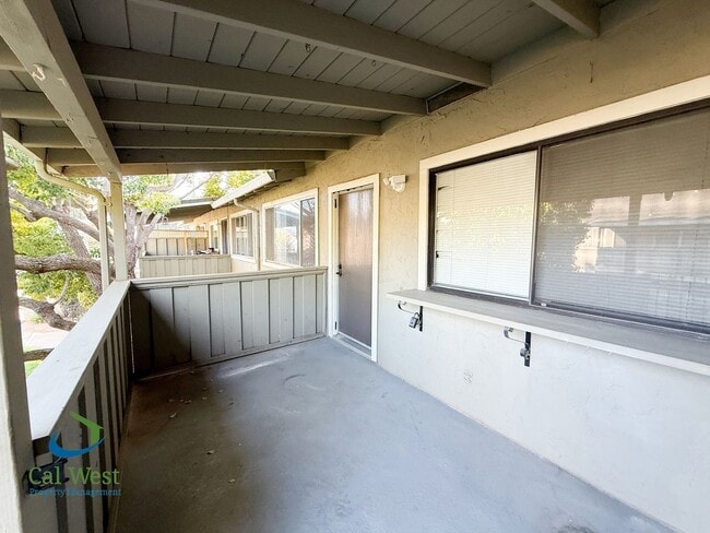 Building Photo - $2600 - 2 Beds/1 Bath Updated Condo in Gilroy