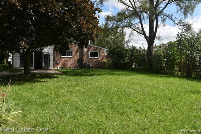 Building Photo - 607 Cherry Ave