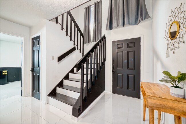 Building Photo - 10127 Fernstone Ln