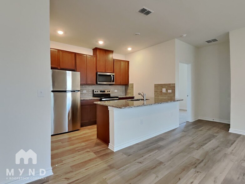 Building Photo - 13218 Clubhouse Blvd
