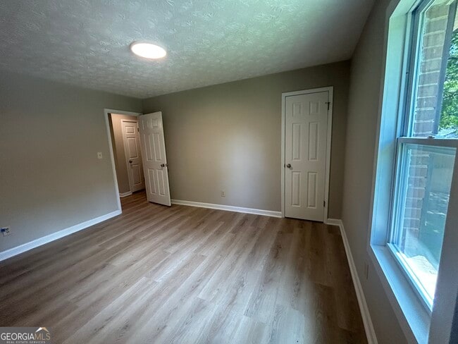 Building Photo - 115 Meadowbrook Ct