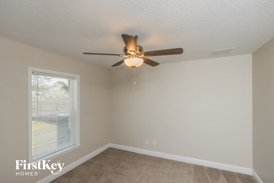 Building Photo - 249 Bordeaux Ave NE