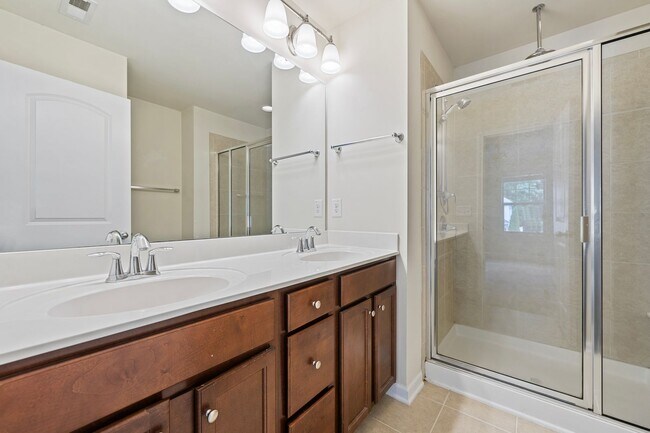 Building Photo - 2 Bedroom, 2.5 Bath townhome in Thompson Ridge with new LVP flooring downstairs.