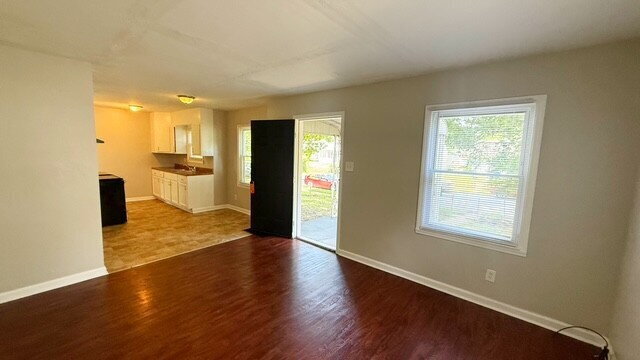 Building Photo - EAST SIDE 2 BEDROOM WITH BASEMENT!  AVAILABLE NOW!