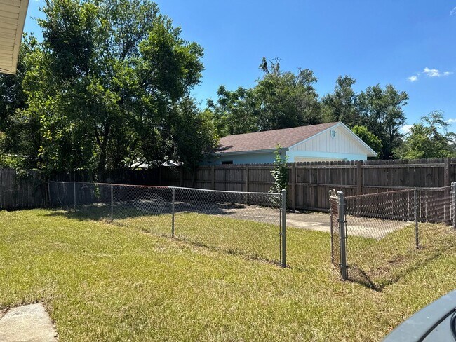 Building Photo - 10569 Citrus Ln
