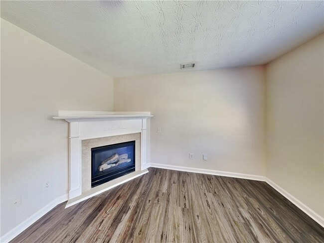 Building Photo - 35 Belmont Park Ln