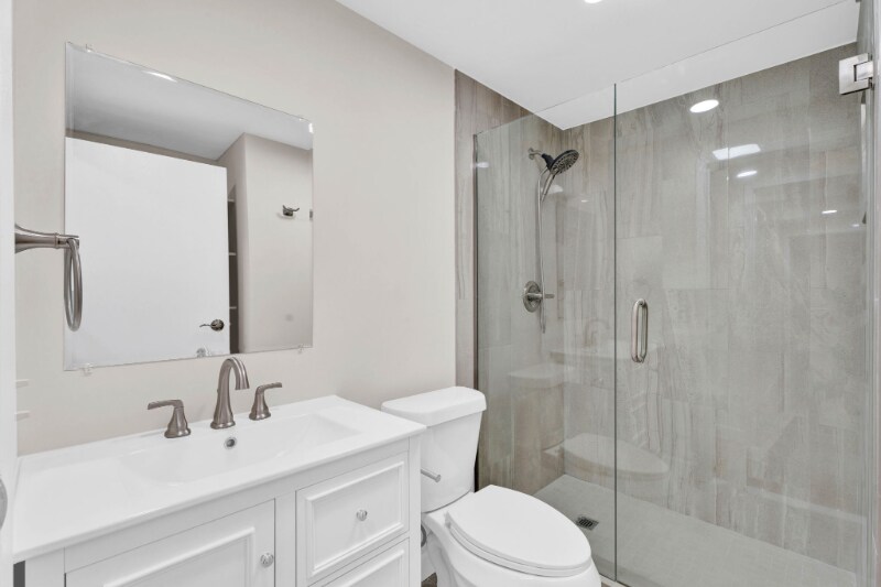 Building Photo - 6 Roanoke Ln